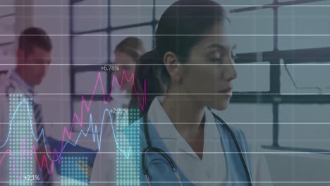 animación de múltiples gráficos con números cambiantes sobre una doctora biracial sonriente