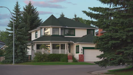 Two-story-home-in-a-nice-community-in-the-late-day-in-Calgary,-Alberta,-Canada