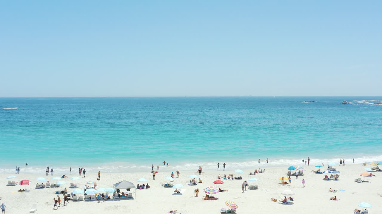 천국은 바 ⁇ 가에 있는 땅에 있는 곳입니다.