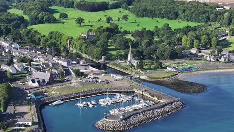 Glenarm-En-La-Carretera-De-La-Costa-De-Antrim-En-Irlanda-Del-Norte