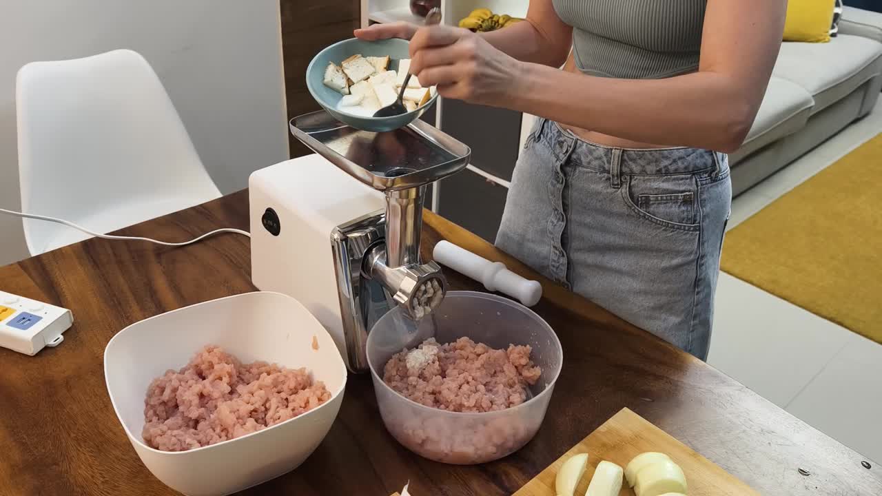 Preparazione di cibo con tritacarne