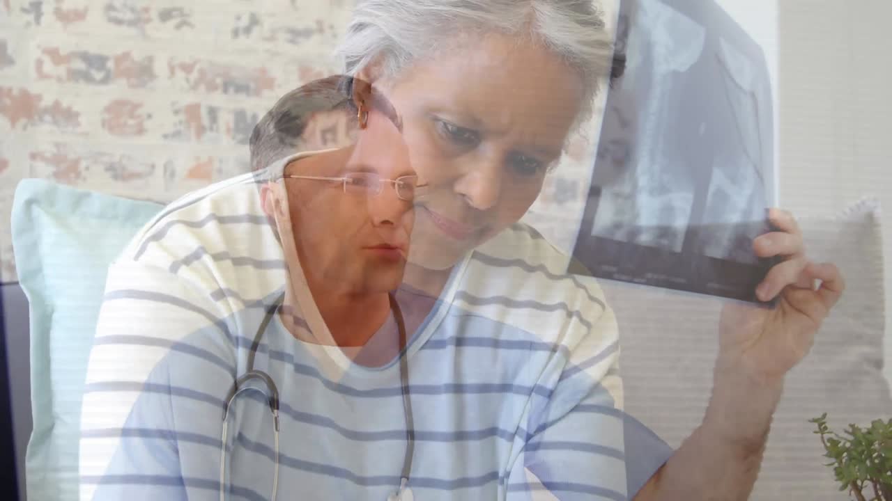 animación de una mujer mayor sobre un médico que usa máscaras protectoras en un hospital. propagación de covid-19