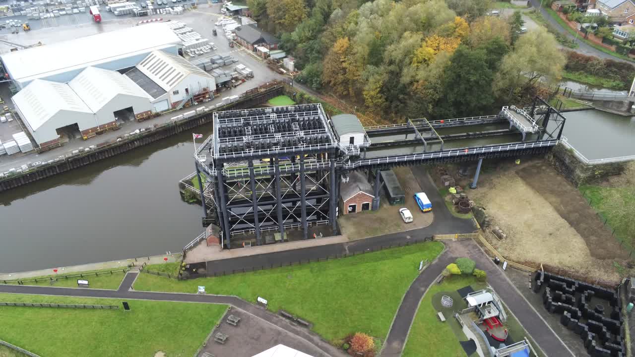 industrial victoriano anderton canal barco ascensor vista aérea río tejedor ojo de pájaro alta órbita derecha