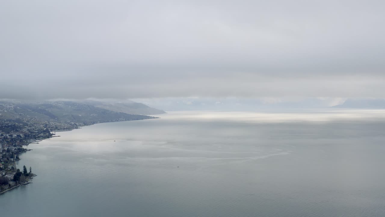 беспилотная съемка красивого центра швейцарского города лозанна, расположенного на озере женева в швейцарии зимой, европа