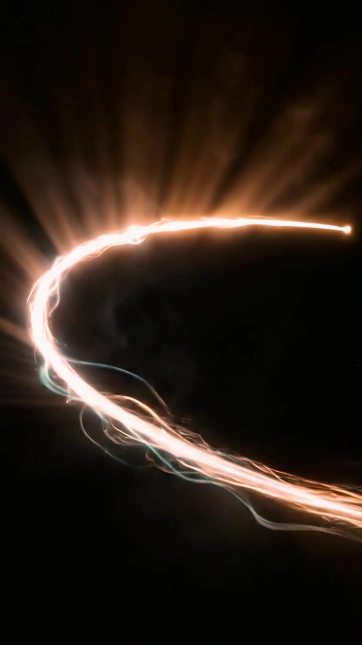 Scia luminosa incandescente che forma un cerchio nello spazio scuro