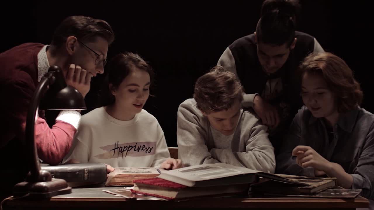 공부하는 학생들의 그룹