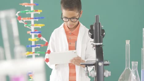 icono del tubo de ensayo contra el niño en el laboratorio