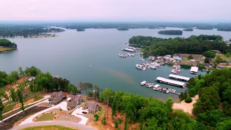 Antena-Ws-Alta-Sobre-Nuevo-Desarrollo-En-El-Lago-Keowee-En-Carolina-Del-Sur