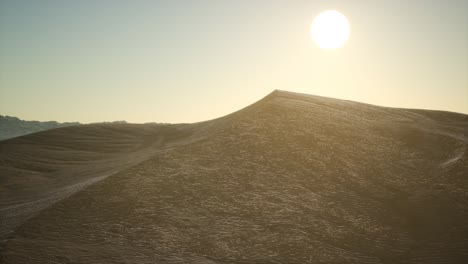 Vista-Aérea-De-Grandes-Dunas-De-Arena-En-El-Desierto-Del-Sahara-Al-Amanecer