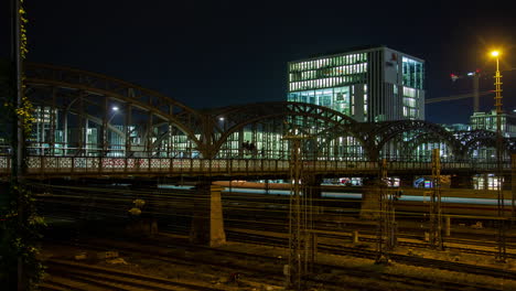 München-Hackerbrücke-Zeitraffer-Nacht