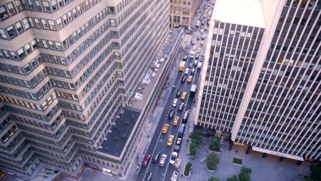 Traffic-along-39th-street-in-New-York-City-moving-slowly-in-the-evening