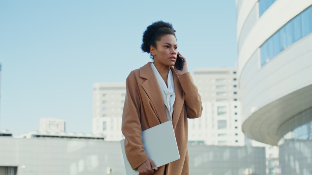 Businesswoman on a phone call in the city