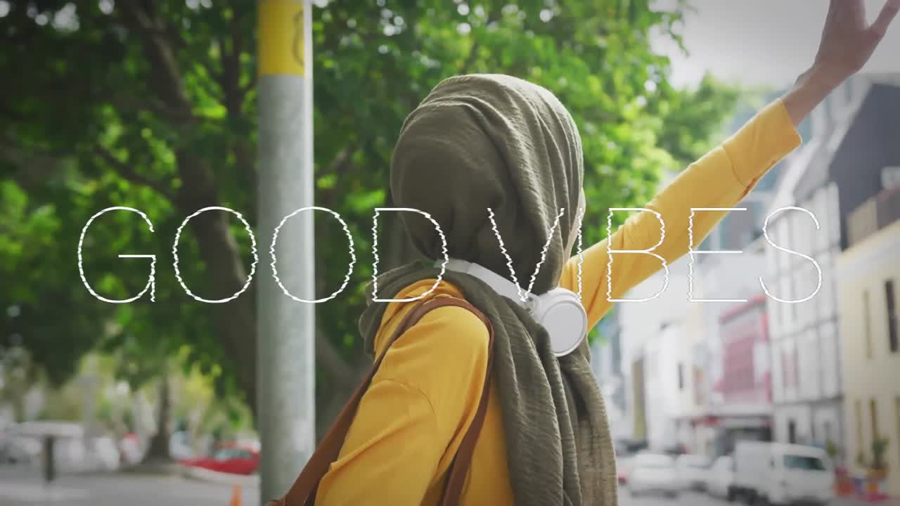 여성이 택시를 잡는 텍스트 바이브의 애니메이션