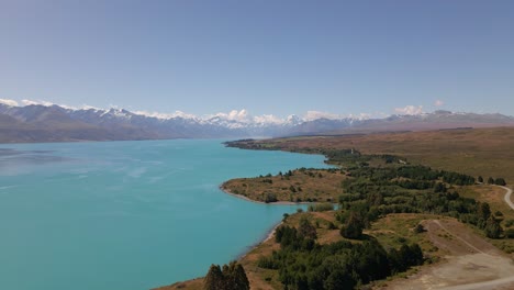 Untouched-east-shore-of-vibrant-turquoise-Lake-Pukaki