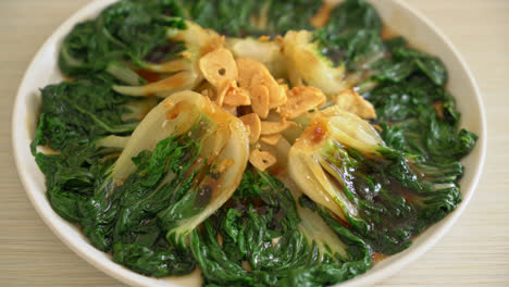 baby-Chinese-cabbage-with-oyster-sauce-and-garlic---Asian-food-style