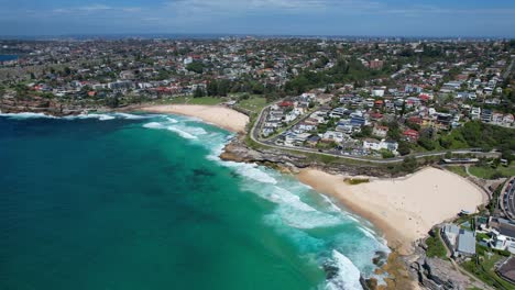 Tamarama-Y-Bronte-Beach-En-Sydney,-Nueva-Gales-Del-Sur,-Australia---Toma-Aérea-Con-Drones