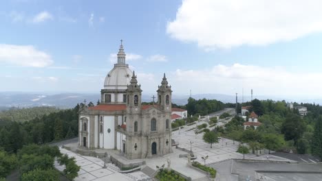 Luftaufnahme-Des-Historischen-Heiligtums-Unserer-Lieben-Frau-Von-Sameiro-In-Braga,-Nordportugal