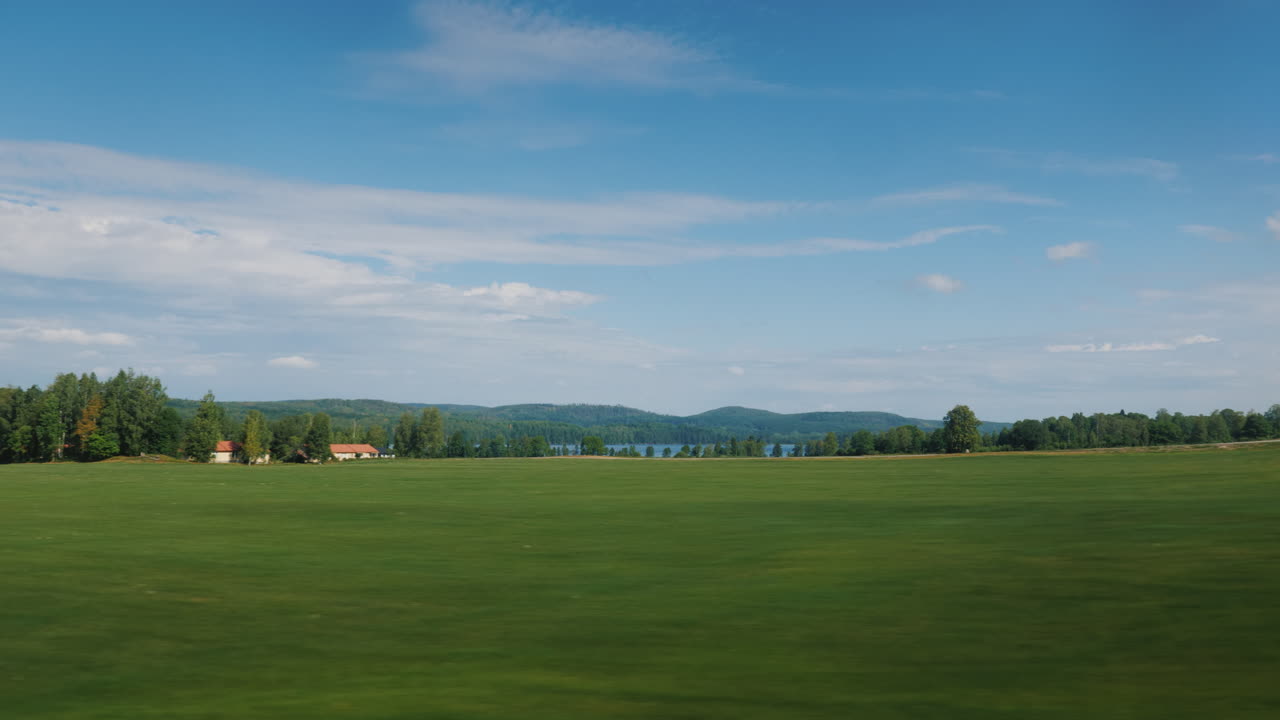 스웨덴의 경치 좋은 길을 여행하다 자동차 창 4k 창에서 본 전망