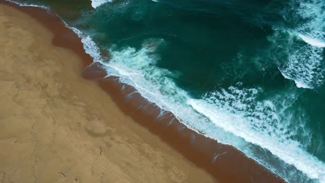 Playa-De-Arena-Junto-Al-Mar-Bahía-Costa-Del-Mar-En-Queensland,-Nsw,-Y-Victoria,-Australia