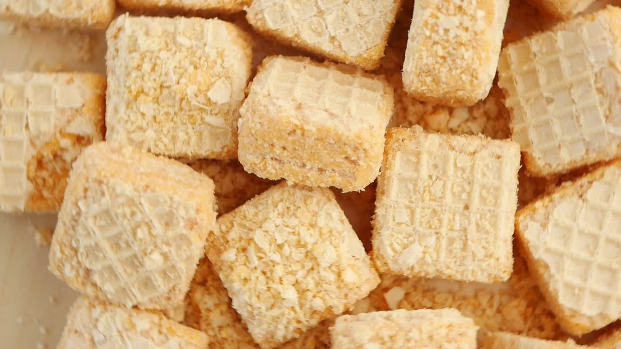 hojas cuadradas crujientes