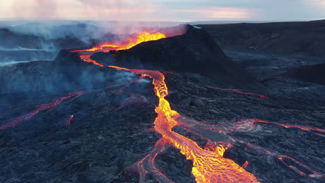 flujo de lava de un volcán
