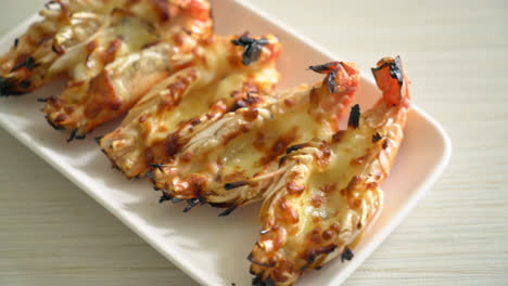 grilled-river-prawns-or-shrimps-with-cheese---seafood-style