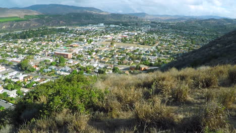 Una-Toma-Aérea-Revela-La-Ciudad-Costera-De-California-De-Ventura-1