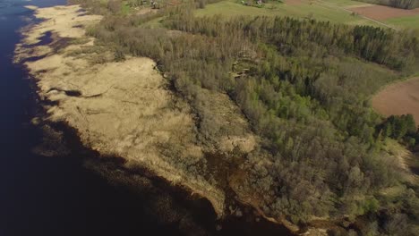 Überschwemmte-Wiesen-Am-See-Burtnieks-Vorfrühling-Mit-Hohem-Wasserstand