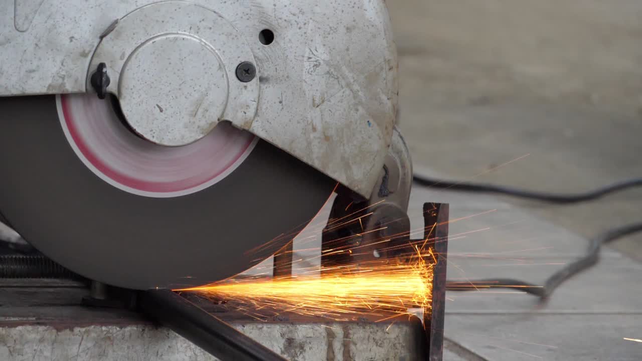 강철 절단 기계