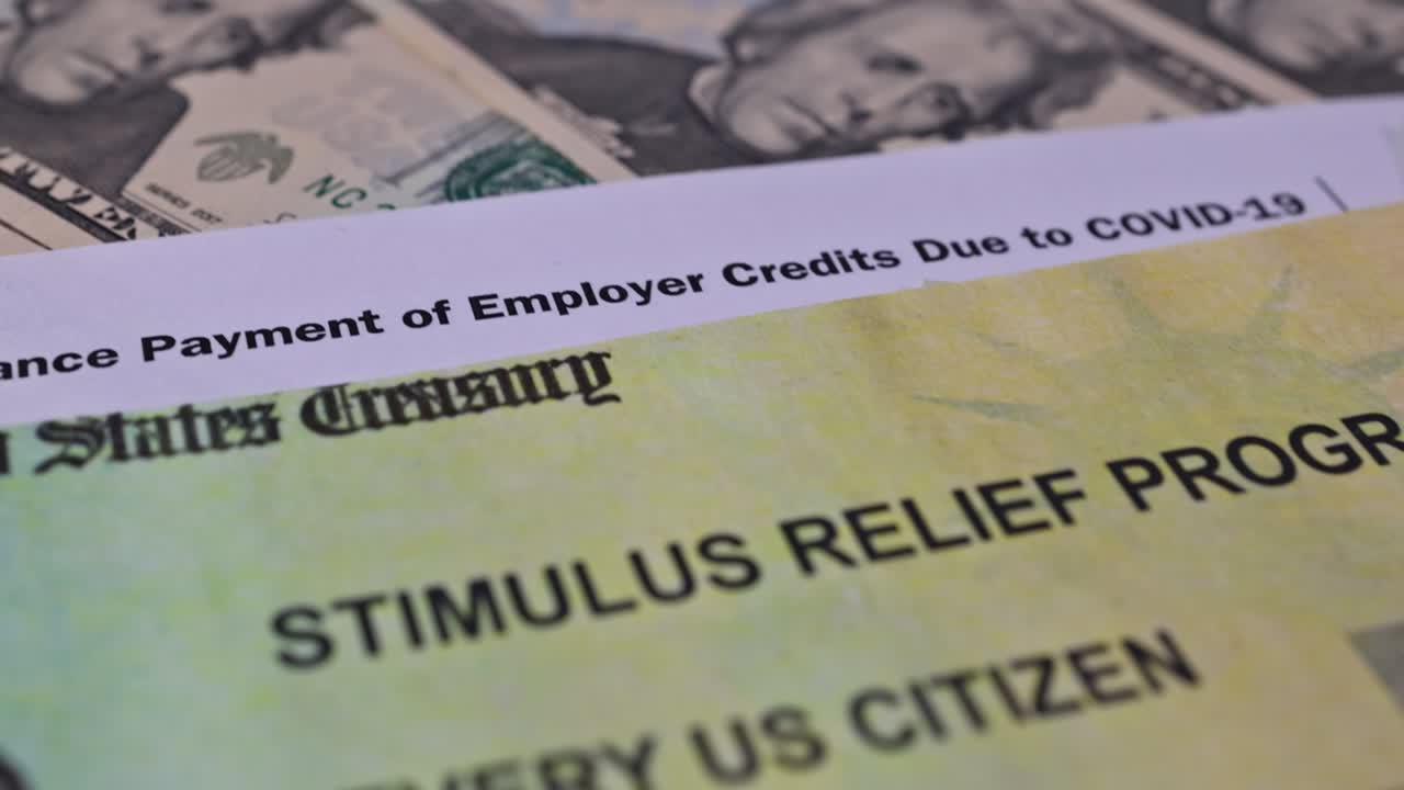 미국 재무부 자극 수표 (us treasury stimulus check) 는 7200 원짜리 지폐를 선불로 지불하는 데 사용됩니다.