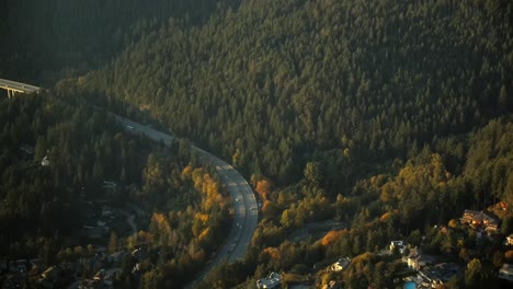 Autobahnbrücke-In-Einer-Bergigen-Waldlandschaft---Antenne-Zur-Goldenen-Stunde