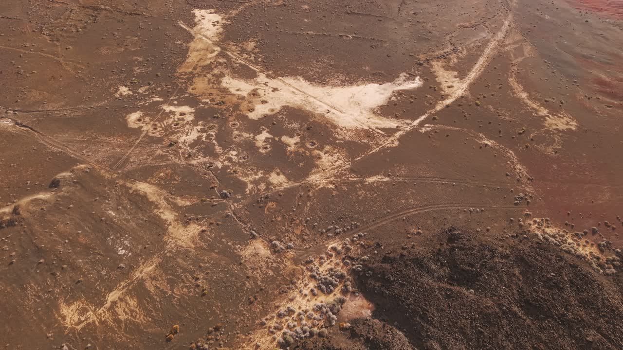 Vulkanische bodem op Lanzarote, Canarische Eilanden, Spanje. Luchtfoto van bovenaf vooruit, met tekstruimte