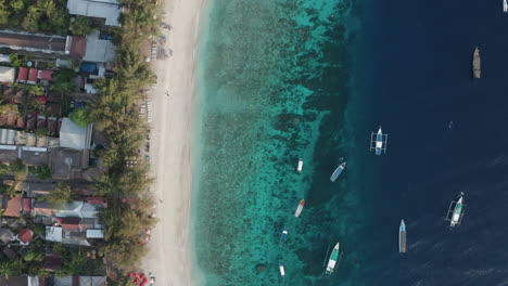 印尼吉利特島海岸線的空中圖片