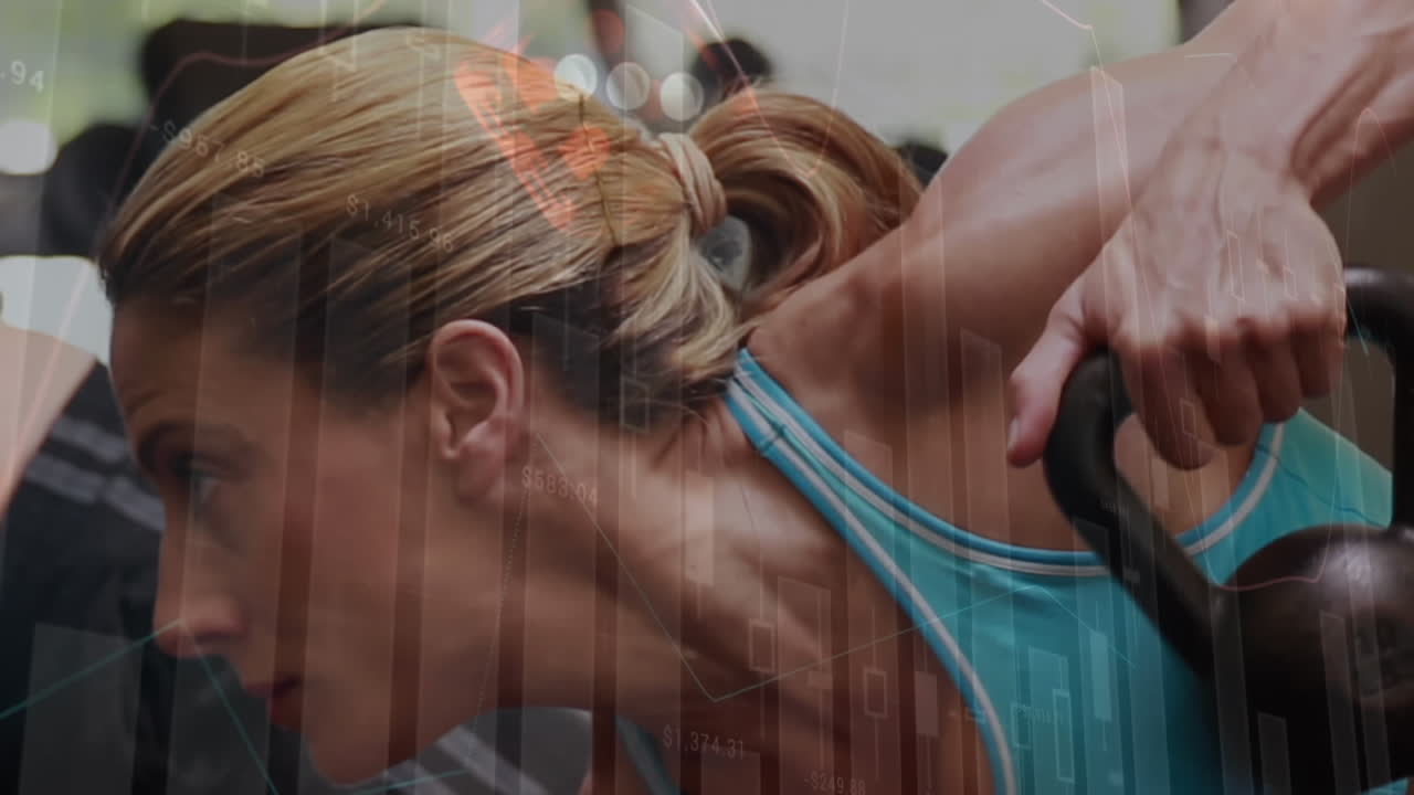 금융 데이터 처리의 애니메이션과 체육관에서 운동하는 백인 부부 위의 주사위