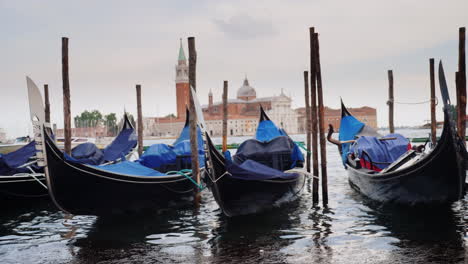 gondolas and venetian cityscape