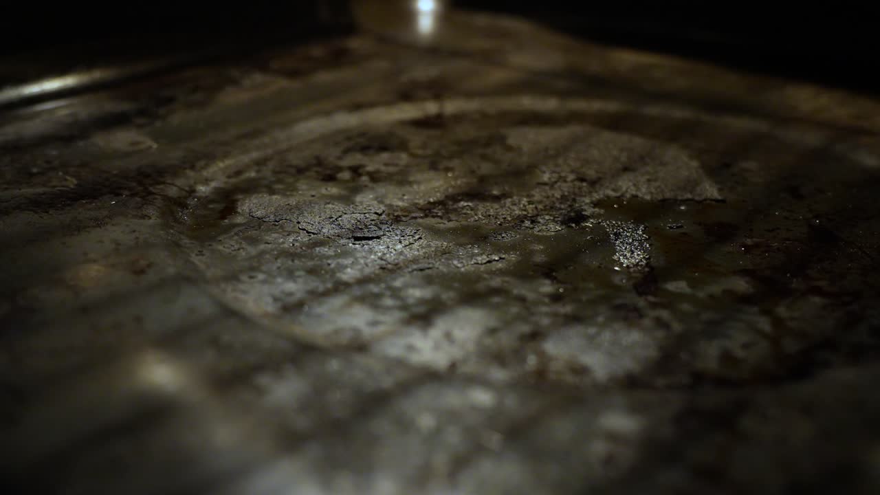 mancha sucia y repugnante dentro del horno - primer plano