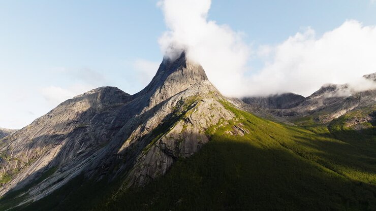 Gigantischer Granitberg Stetind in Narvik, Provinz Nordland, Norwegen