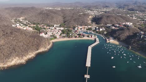 Bahia-De-Santa-Cruz-Huatulco-Oaxaca,-Video-Von-Einer-Drohne