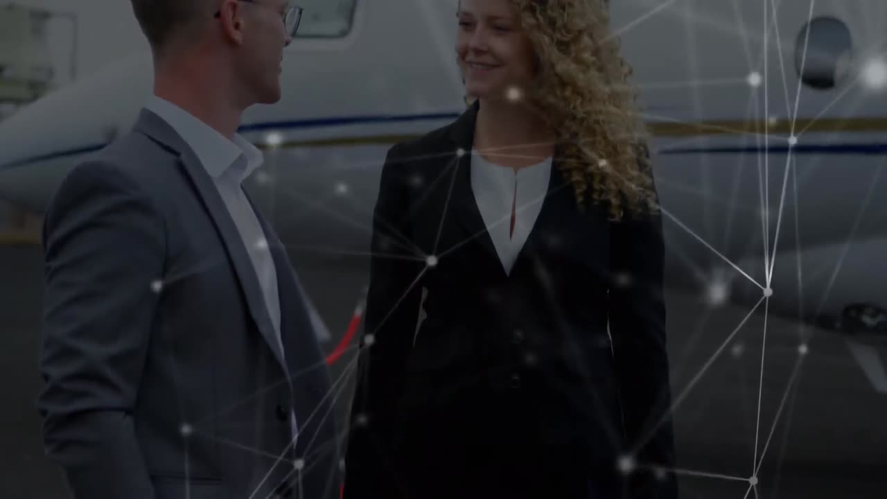 animación de redes de conexiones a través de múltiples personas de negocios hablando en el aeropuerto