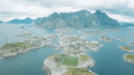 noruega, campo de fútbol henningsvaer drone