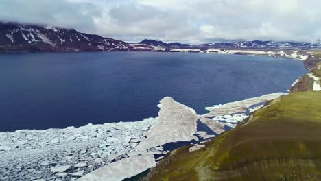 hermosa antena sobre una caldera masiva en la región askja de islandia desolate highlands 7