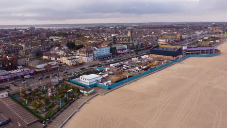 antena: ciudad con merrivale model village y parque de diversiones en great yarmouth, norfolk, inglaterra - plano general