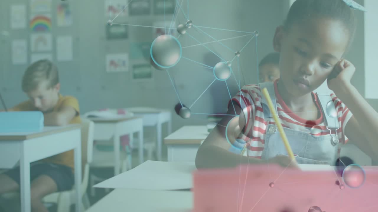 Garota escrevendo, então pausando para ponderar sobre gráfico molecular 3D flutuando pela sala de aula.