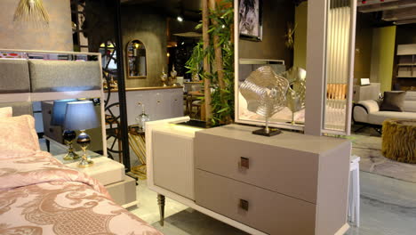 estilo de dormitorio moderno: diseño de cama suave y elegante