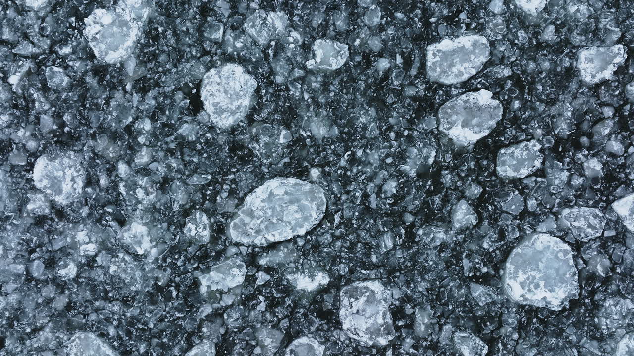 미시간 호수 에 있는 흥미로운 얼음  ⁇ 어리 들 의 드론 촬영