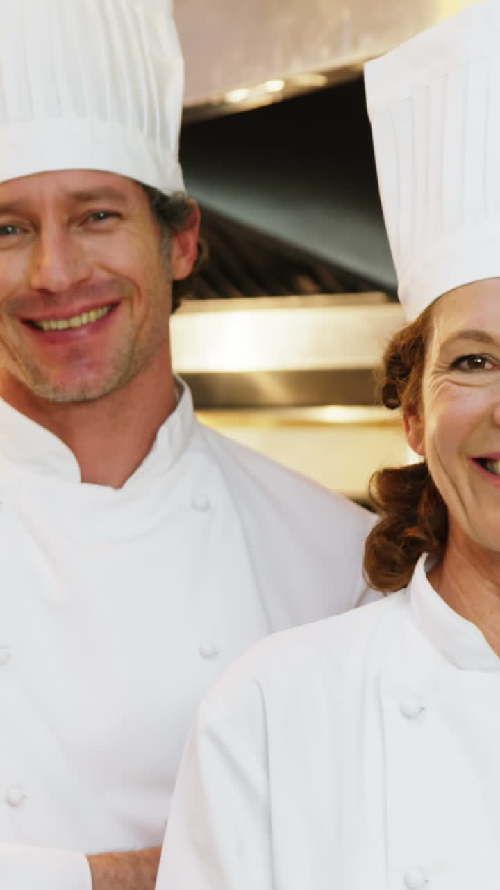 Cuochi gourmet in posa insieme
