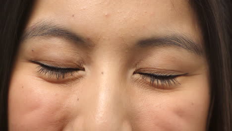 Closeup-portrait-of-human-eyes-blinking