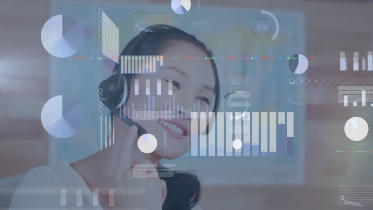 Animazione di elaborazione dati con donna asiatica sullo sfondo