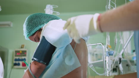 examen del paciente en el entorno hospitalario