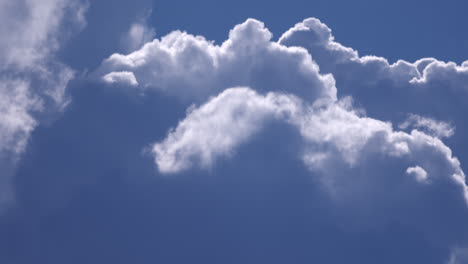 Blueish-white-clouds-moving-in-the-heavens